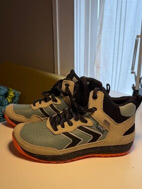 WOMEN'S PRIMAL PURSUIT MID WATERPROOF